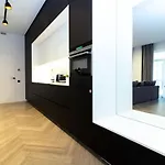 Cohost I Oldtown 60m2 W-garage Parking, Balcony & Self Check-in Apartment
