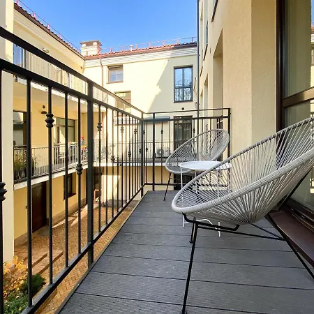 Cohost I Oldtown 60m2 W-garage Parking, Balcony & Self Check-in Apartment