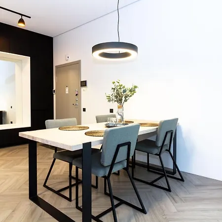 Apartment Cohost I Oldtown 60m2 W-garage Parking, Balcony & Self Check-in *
