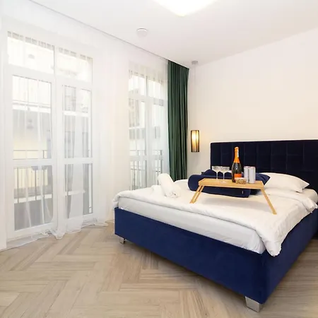 Cohost I Oldtown 60m2 W-garage Parking, Balcony & Self Check-in Vilnius