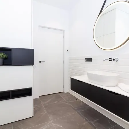 Oldtown 60m2 W-garage Prkg, Balcony & Self Check-in I Cohost Вильнюс