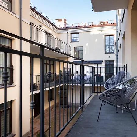Cohost I Oldtown 60m2 W-garage Parking, Balcony & Self Check-in Apartment *