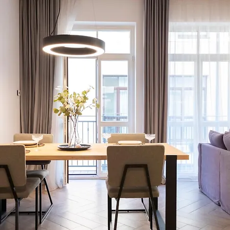 Oldtown 60m2 W-garage Prkg, Balcony & Self Check-in I Cohost * Вильнюс