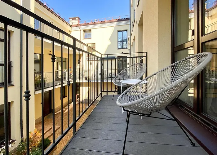 Cohost I Oldtown 60m2 W-garage Parking, Balcony & Self Check-in Apartment