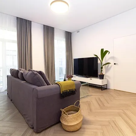 Cohost I Oldtown 60m2 W-garage Parking, Balcony & Self Check-in