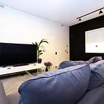 Cohost I Oldtown 60m2 W-garage Parking, Balcony & Self Check-in * Vilnius