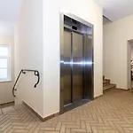 Cohost I Oldtown 60m2 W-garage Parking, Balcony & Self Check-in *
