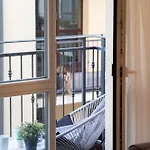 Butas Cohost I Oldtown 60m2 W-garage Parking, Balcony & Self Check-in *