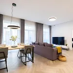 Cohost I Oldtown 60m2 W-garage Parking, Balcony & Self Check-in