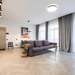Cohost I Oldtown 60m2 W-garage Parking, Balcony & Self Check-in Butas *