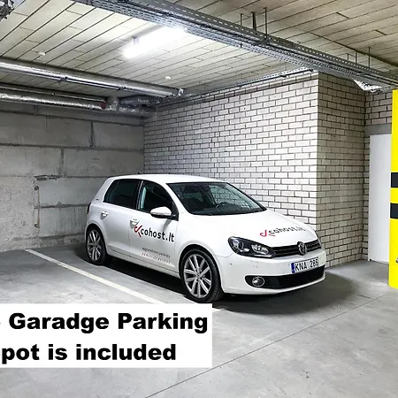 Cohost I Oldtown 60m2 W-garage Parking, Balcony & Self Check-in ヴィリニュス