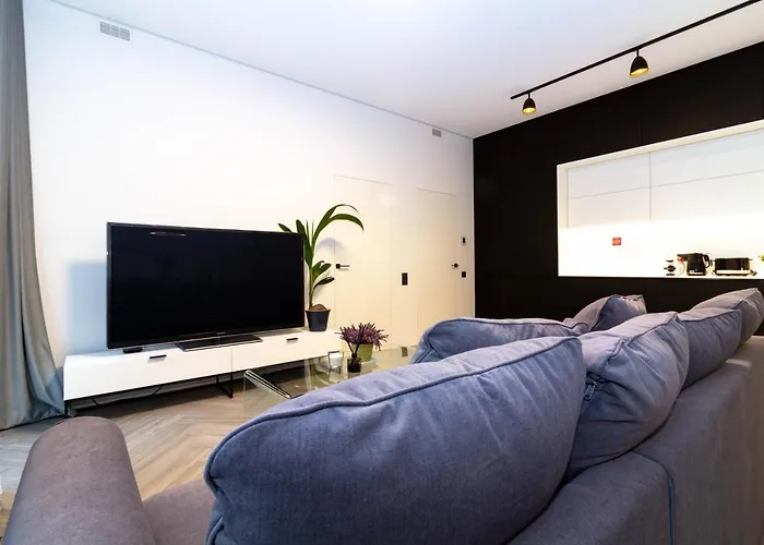 Cohost I Oldtown 60m2 W-garage Parking, Balcony & Self Check-in * ヴィリニュス